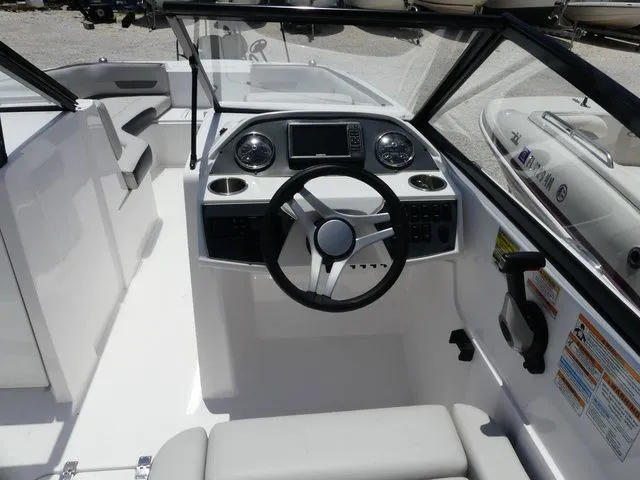 Slide: The Image of Hurricane SunDeck 235 OB 2023 - 8