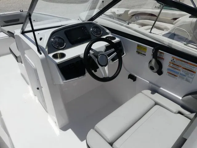 Slide: The Image of Hurricane SunDeck 235 OB 2023 - 9