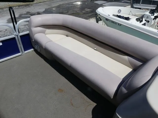 Slide: The Image of Sun Tracker Party Barge 22 DLX 2014 - 10