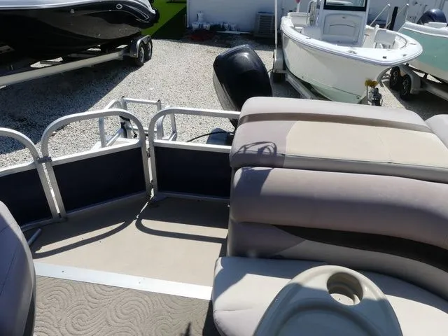 Slide: The Image of Sun Tracker Party Barge 22 DLX 2014 - 11