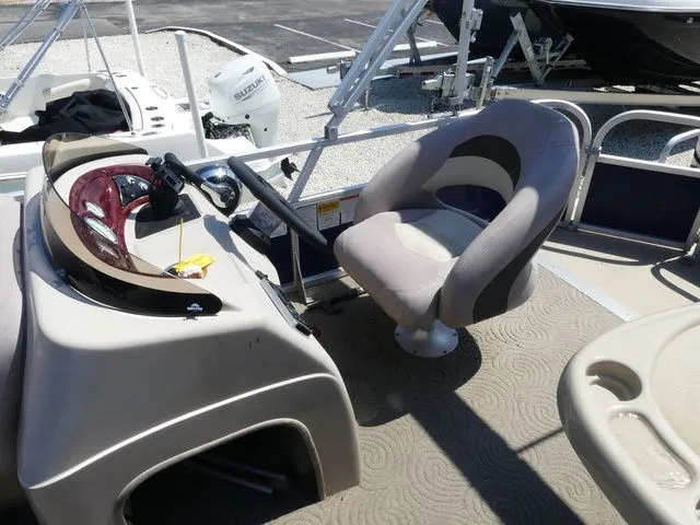 Slide: The Image of Sun Tracker Party Barge 22 DLX 2014 - 6