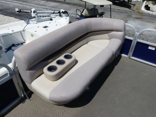 Slide: The Image of Sun Tracker Party Barge 22 DLX 2014 - 9