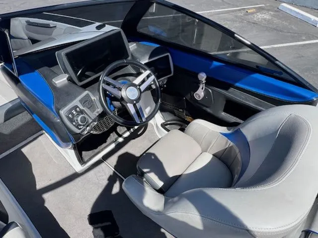 Slide: The Image of Malibu Wakesetter 22 MXZ 2015 - 12