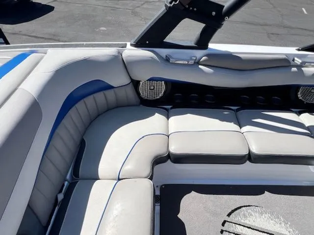 Slide: The Image of Malibu Wakesetter 22 MXZ 2015 - 14