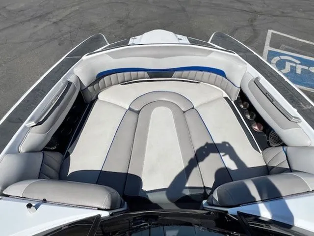 Slide: The Image of Malibu Wakesetter 22 MXZ 2015 - 17