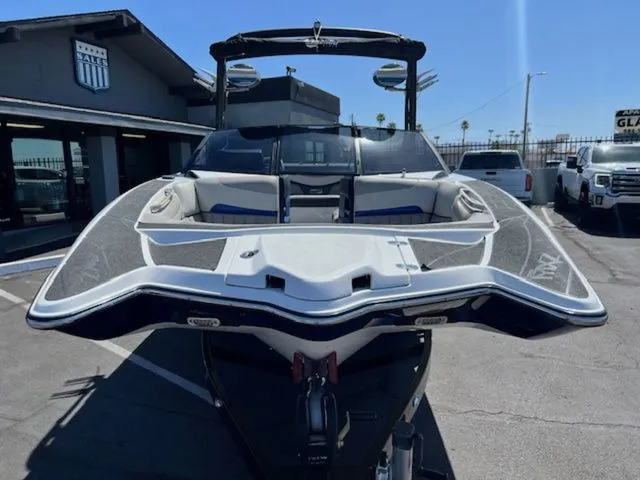 Slide: The Image of Malibu Wakesetter 22 MXZ 2015 - 3