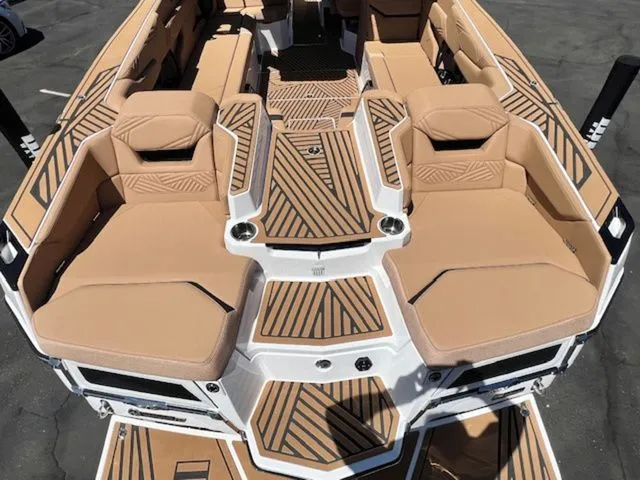 Slide: The Image of MasterCraft XStar 25 2025 - 19