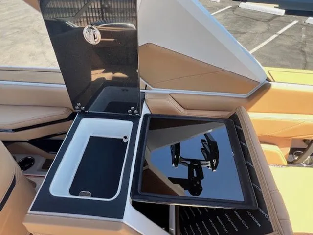 Slide: The Image of MasterCraft XStar 25 2025 - 30