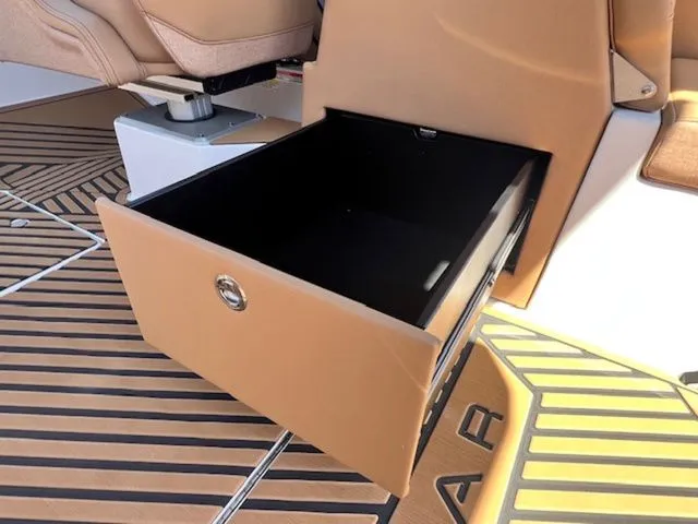 Slide: The Image of MasterCraft XStar 25 2025 - 31