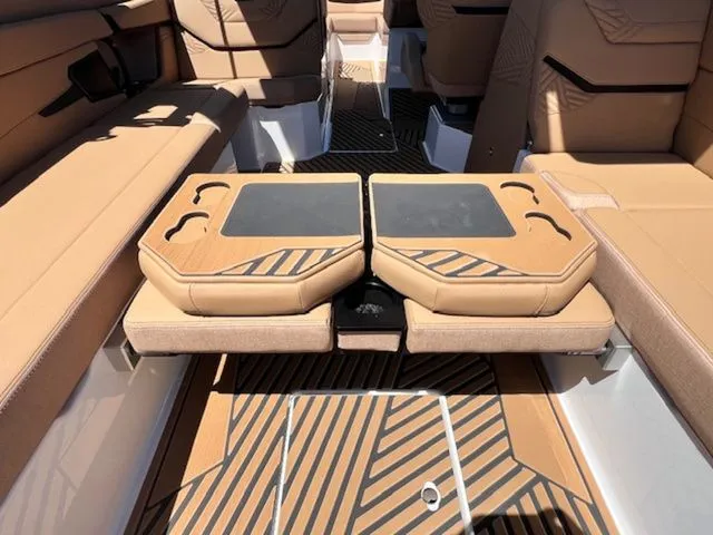 Slide: The Image of MasterCraft XStar 25 2025 - 32