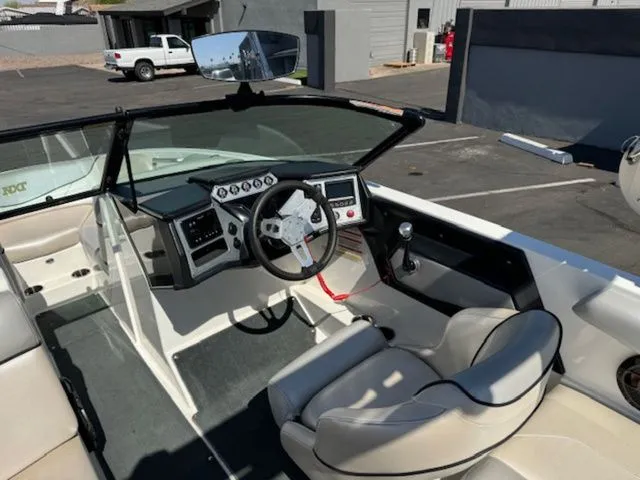 Slide: The Image of MasterCraft NXT20 2018 - 12