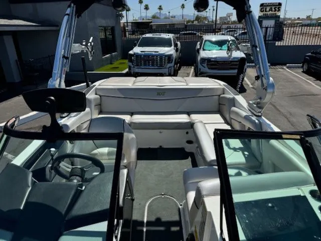 Slide: The Image of MasterCraft NXT20 2018 - 14