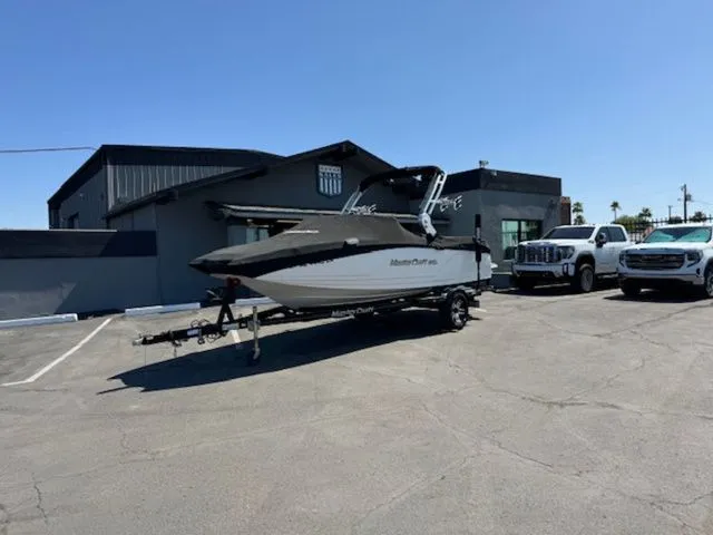 Slide: The Image of MasterCraft NXT20 2018 - 18