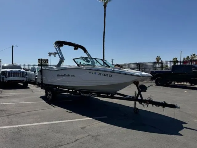 Slide: The Image of MasterCraft NXT20 2018 - 4