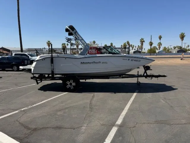 Slide: The Image of MasterCraft NXT20 2018 - 5