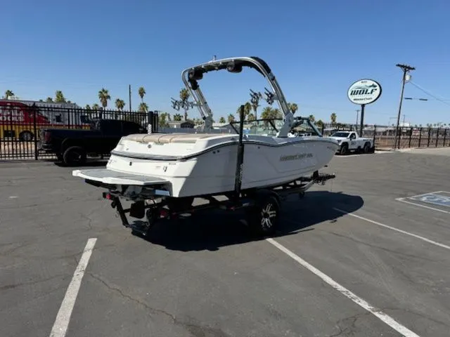 Slide: The Image of MasterCraft NXT20 2018 - 6