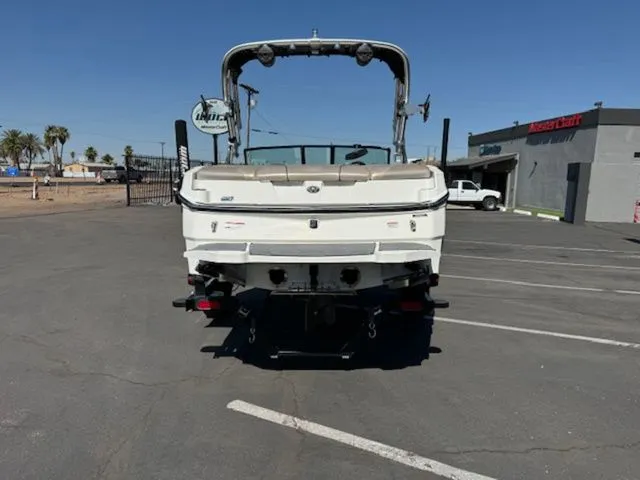 Slide: The Image of MasterCraft NXT20 2018 - 7