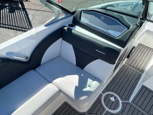 Slide: The Image of MasterCraft X23 2018 - 13