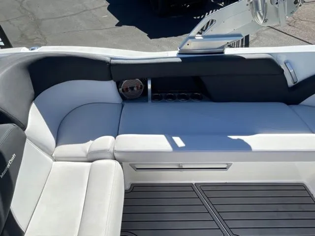 Slide: The Image of MasterCraft X23 2018 - 14