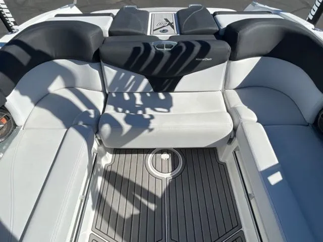 Slide: The Image of MasterCraft X23 2018 - 15