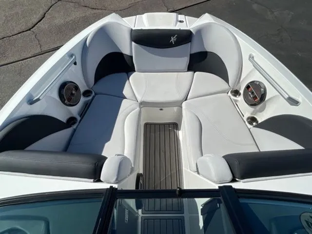 Slide: The Image of MasterCraft X23 2018 - 17