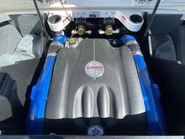 Slide: The Image of MasterCraft X23 2018 - 19