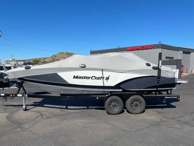 Slide: The Image of MasterCraft X23 2018 - 20