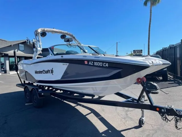 Slide: The Image of MasterCraft X23 2018 - 4