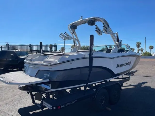 Slide: The Image of MasterCraft X23 2018 - 6