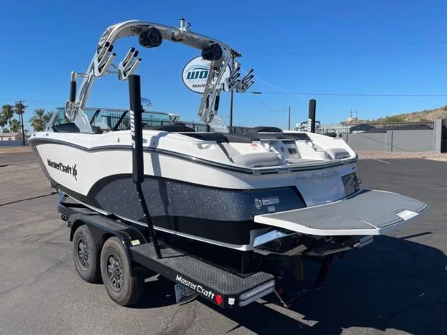 Slide: The Image of MasterCraft X23 2018 - 8