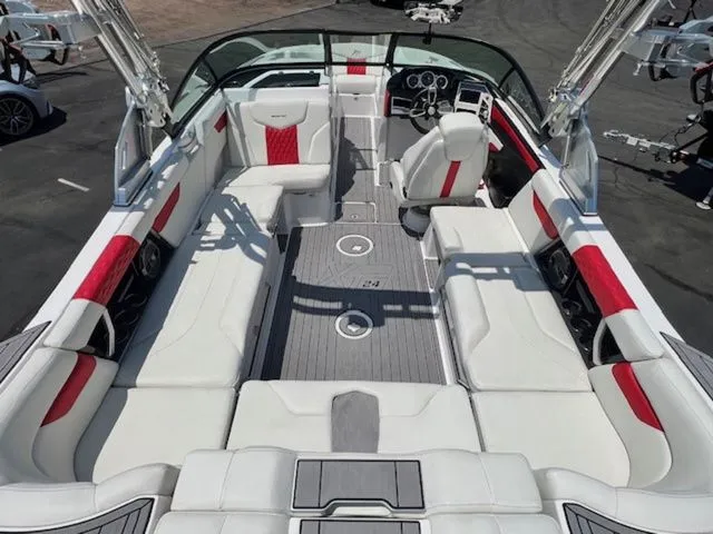 Slide: The Image of MasterCraft XT24 2022 - 11