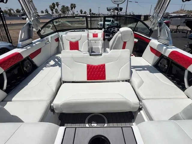 Slide: The Image of MasterCraft XT24 2022 - 12