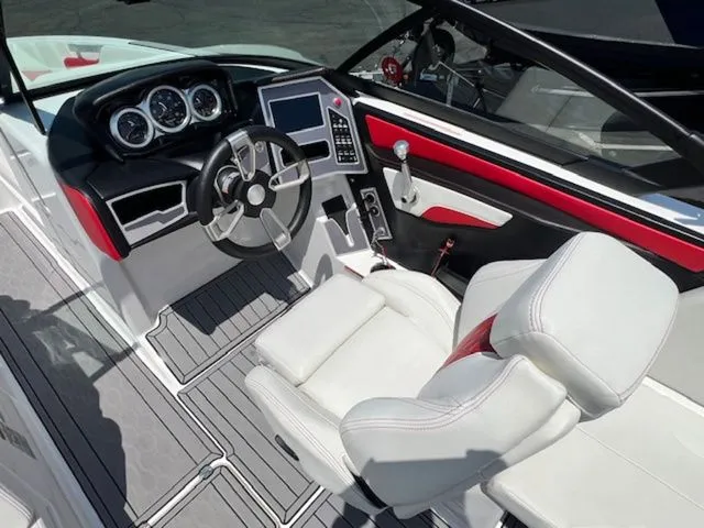 Slide: The Image of MasterCraft XT24 2022 - 13