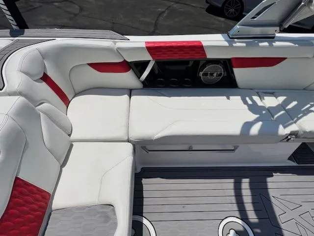 Slide: The Image of MasterCraft XT24 2022 - 15