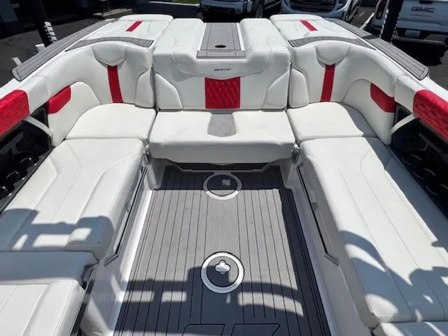 Slide: The Image of MasterCraft XT24 2022 - 16