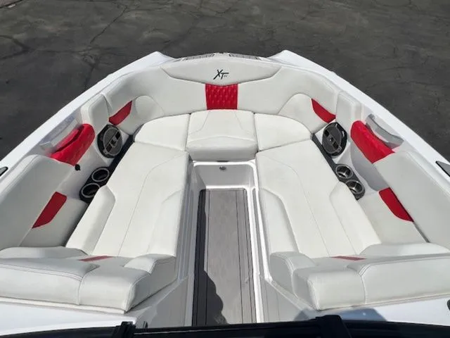 Slide: The Image of MasterCraft XT24 2022 - 18