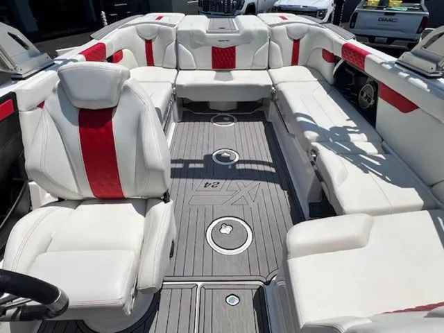 Slide: The Image of MasterCraft XT24 2022 - 19