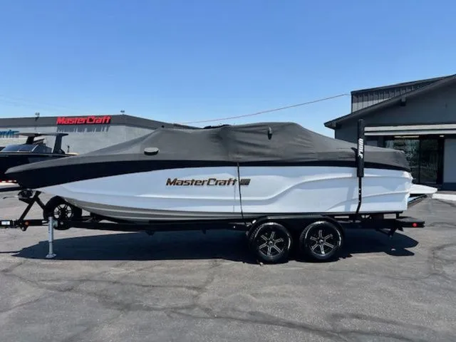 Slide: The Image of MasterCraft XT24 2022 - 22