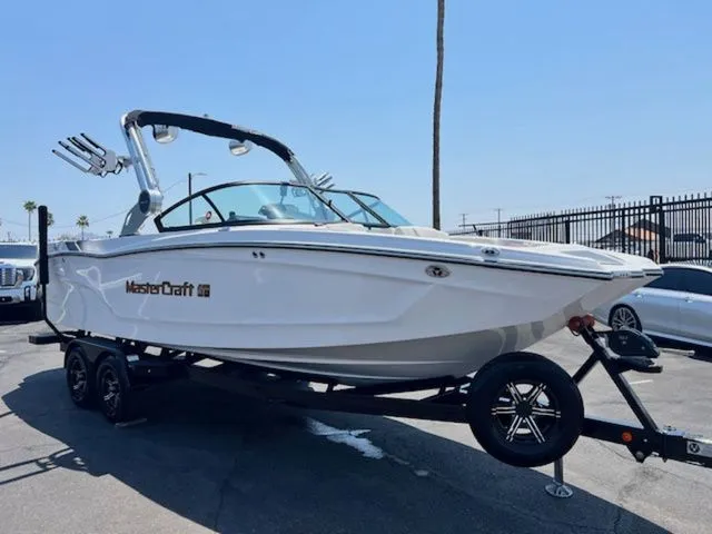 Slide: The Image of MasterCraft XT24 2022 - 4