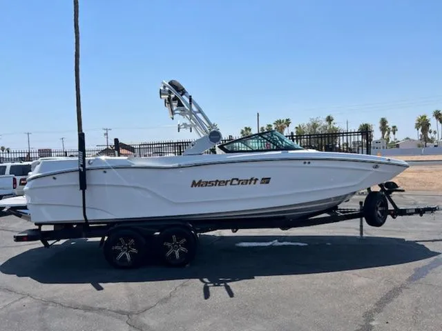 Slide: The Image of MasterCraft XT24 2022 - 5