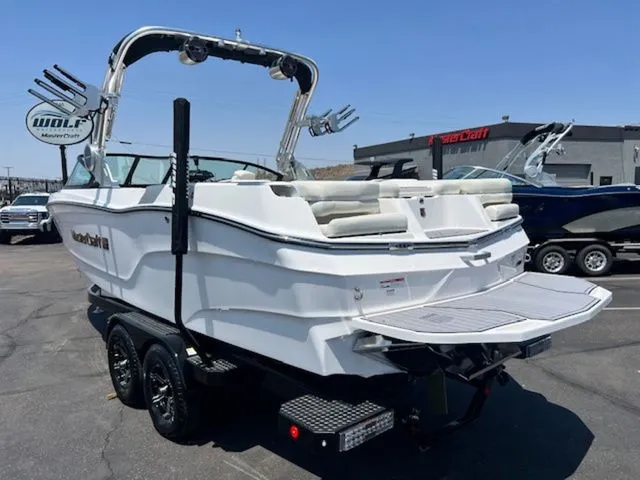 Slide: The Image of MasterCraft XT24 2022 - 8