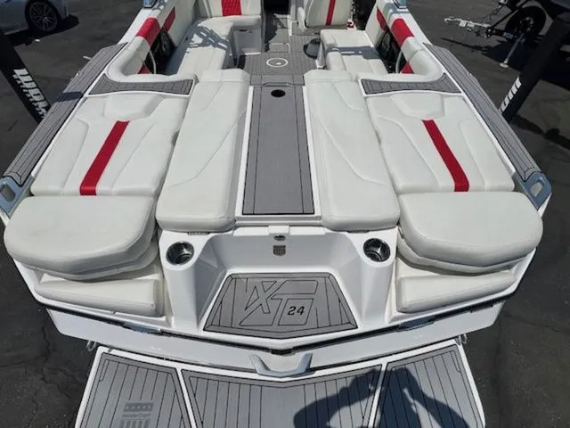 Slide: The Image of MasterCraft XT24 2022 - 9