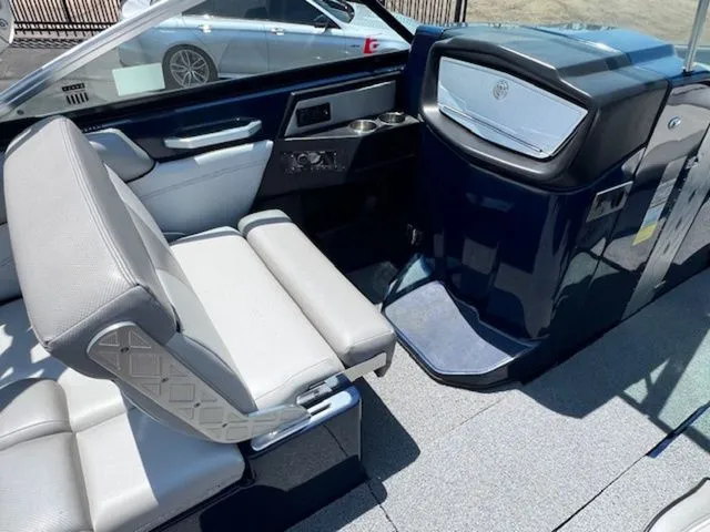 Slide: The Image of MasterCraft X26 2016 - 15