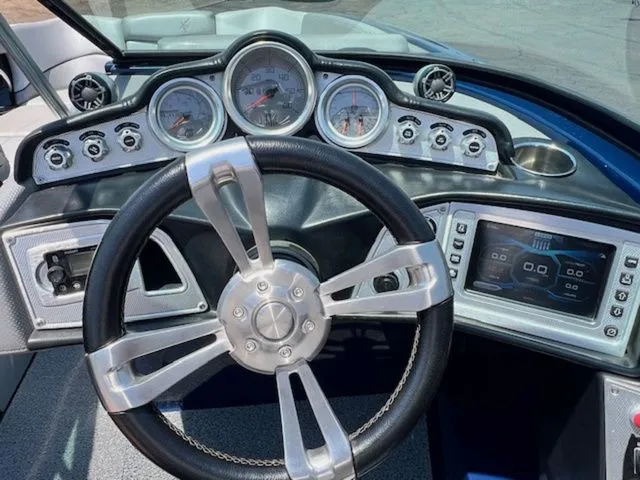 Slide: The Image of MasterCraft X26 2016 - 22