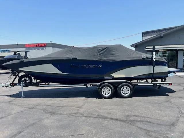 Slide: The Image of MasterCraft X26 2016 - 25