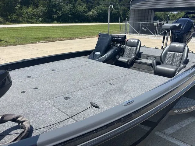 Slide: The Image of Phoenix Bass Boat 21XE 2025 - 11