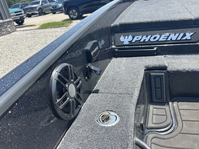 Slide: The Image of Phoenix Bass Boat 21XE 2025 - 14