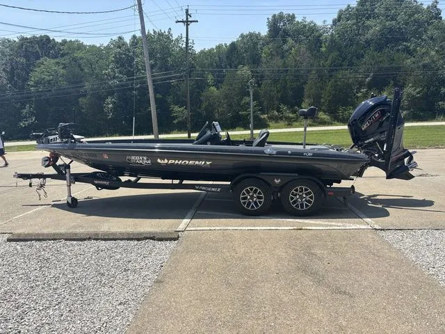 Slide: The Image of Phoenix Bass Boat 21XE 2025 - 16