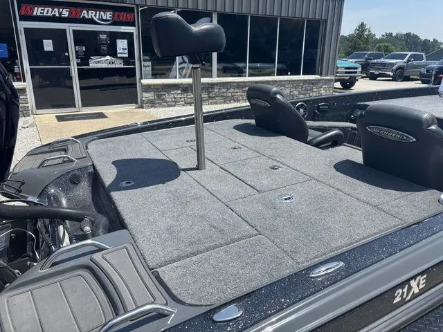 Slide: The Image of Phoenix Bass Boat 21XE 2025 - 4