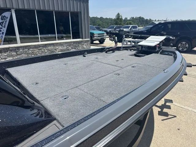 Slide: The Image of Phoenix Bass Boat 21XE 2025 - 6